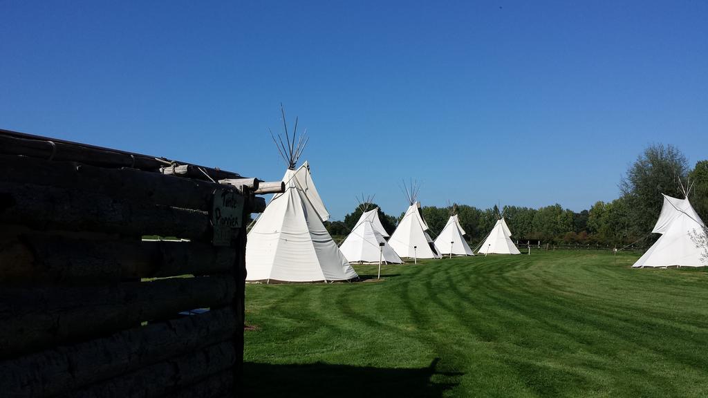 Les Tipis Du Bonheur De Vivre Hotel Brulon Exterior photo